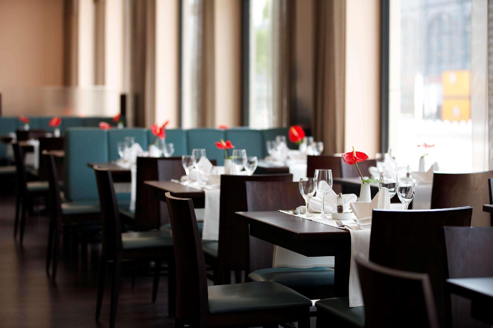 Отель Intercityhotel 4*