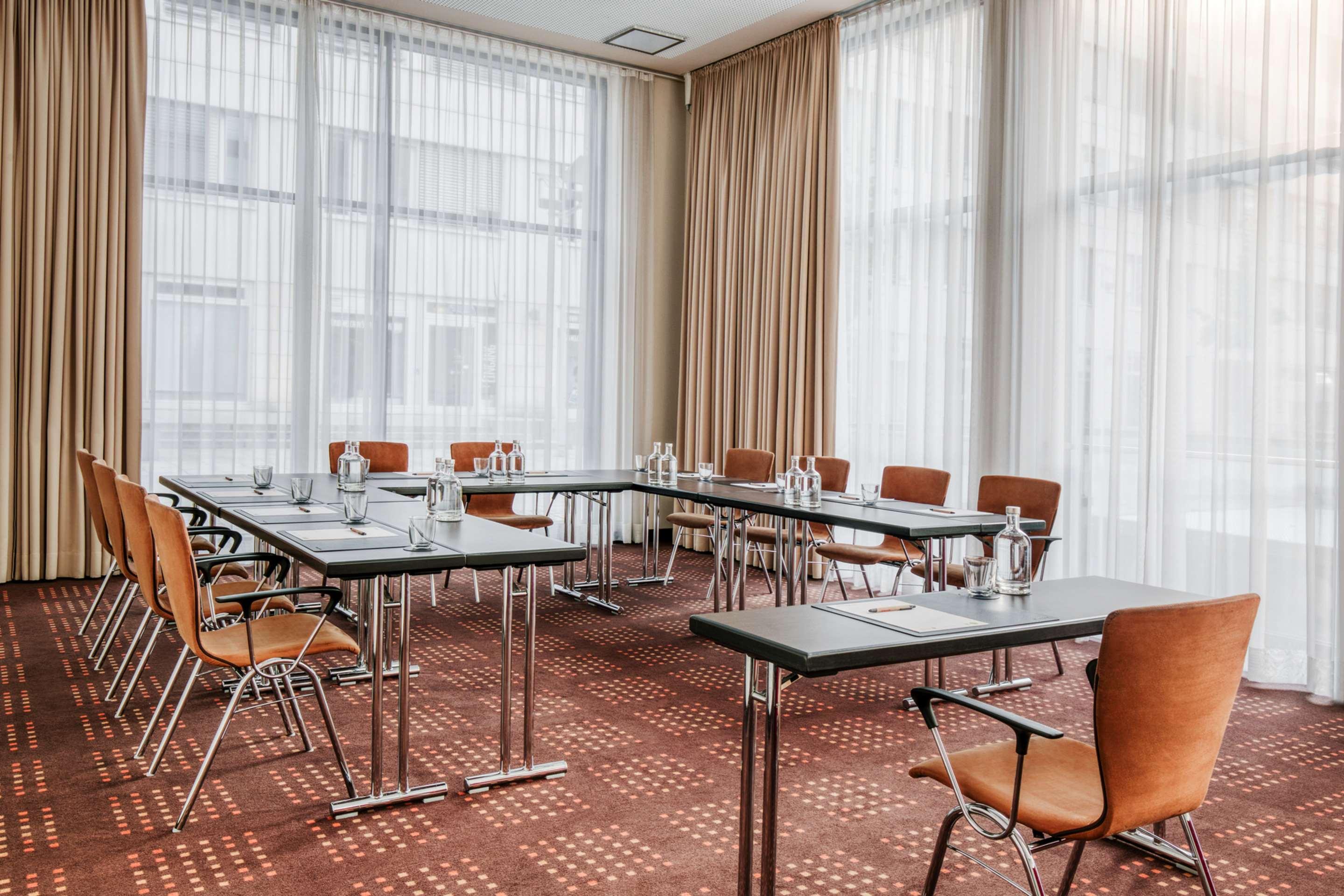 Отель Intercityhotel 4*