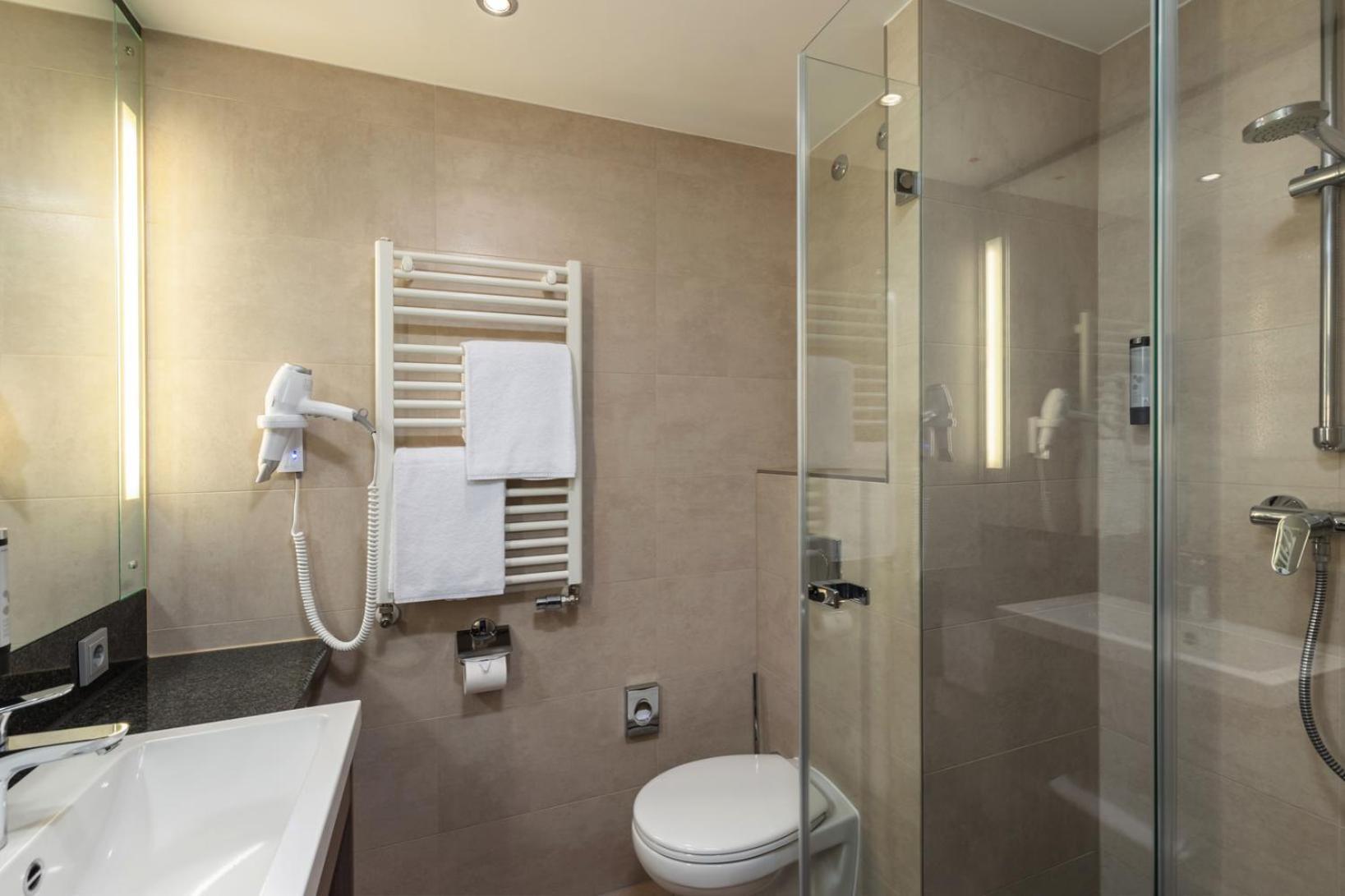 Intercityhotel Отель 4*